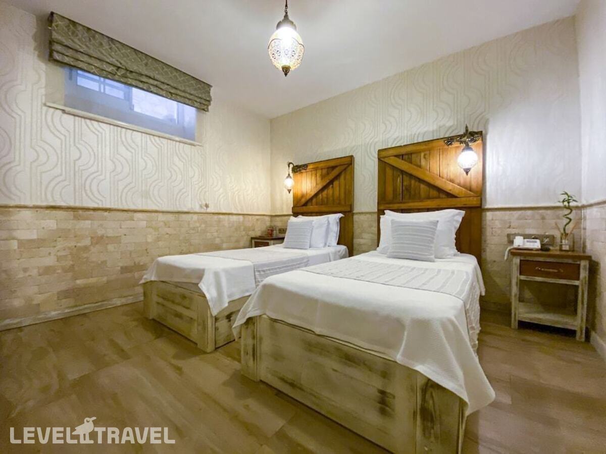 фотографии номера Стандартный (две односпальные кровати) отеля Provence Mansion Alacati в Турция(Чешме) - фото №1