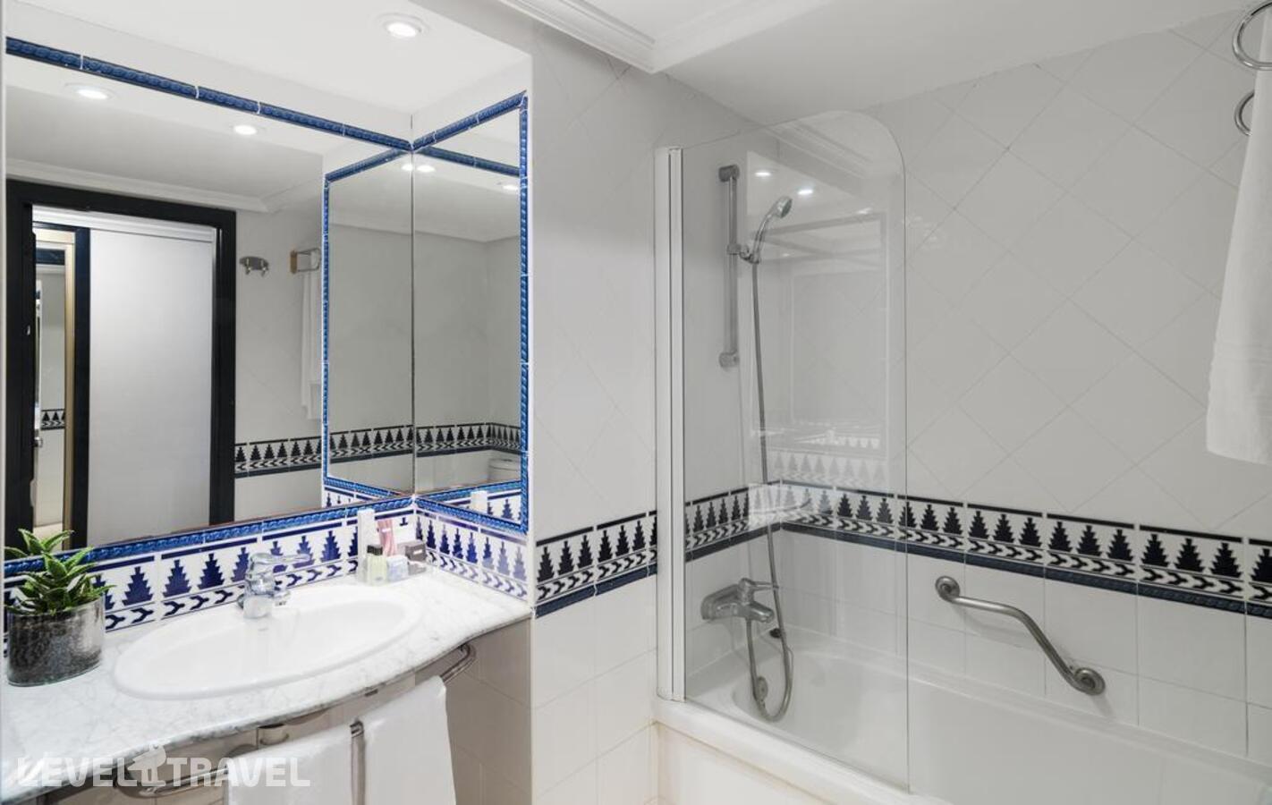 фотографии номера Стандартный номер отеля H10 Tenerife Playa Hotel в Испания(Пуэрто-де-ла-Крус) - фото №4