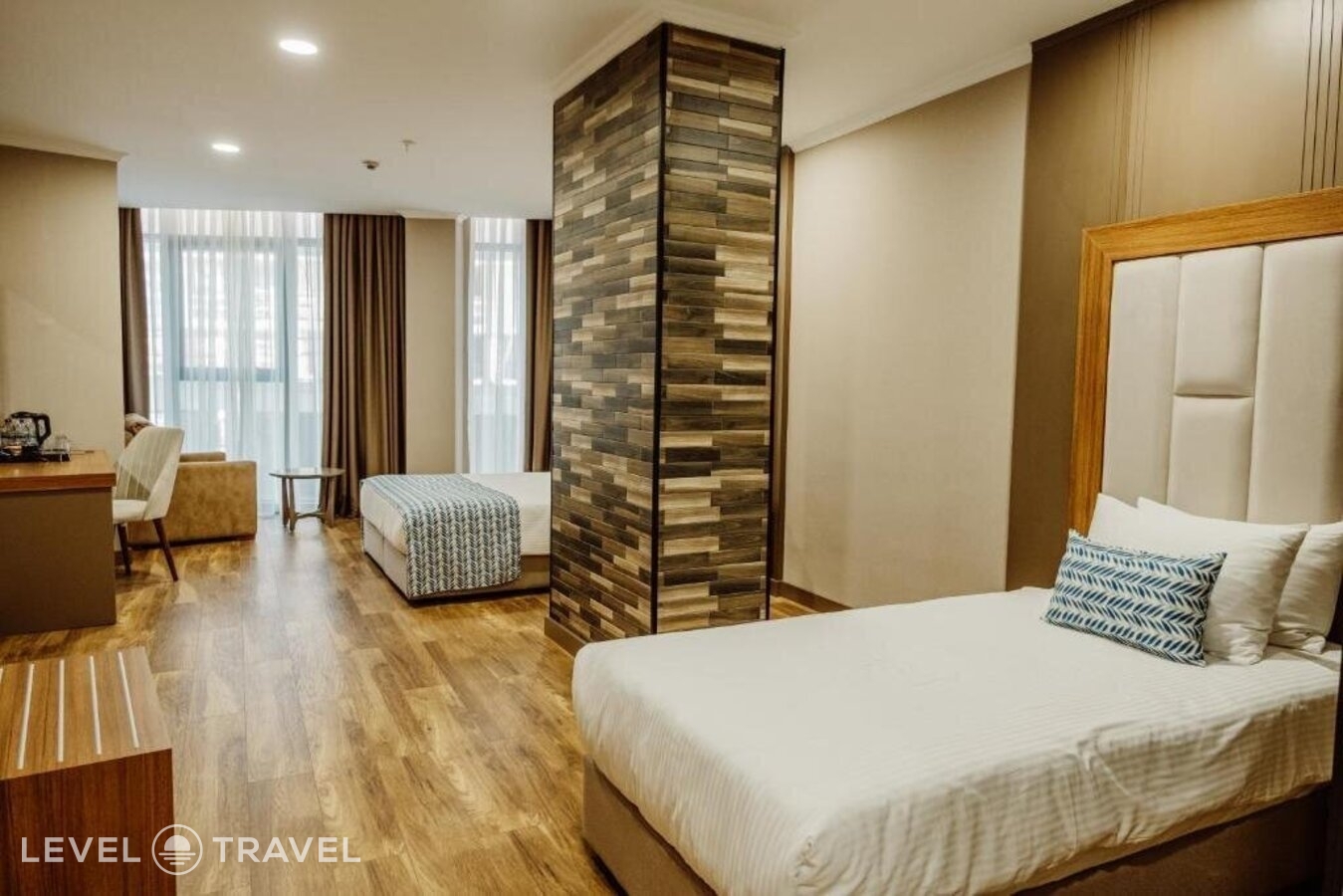 фотографии номера Стандартный с видом на город отеля King Solomon Hotel в Грузия(Батуми) - фото №1