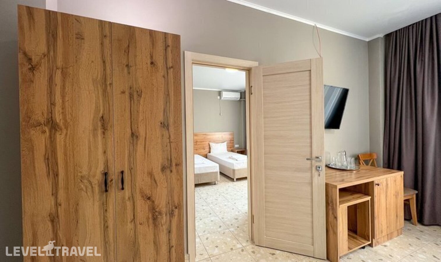 фотографии номера Смежный номер с балконом с видом на горы (корпус 3) отеля Napra Spa Hotel в Абхазия(Амзара) - фото №3