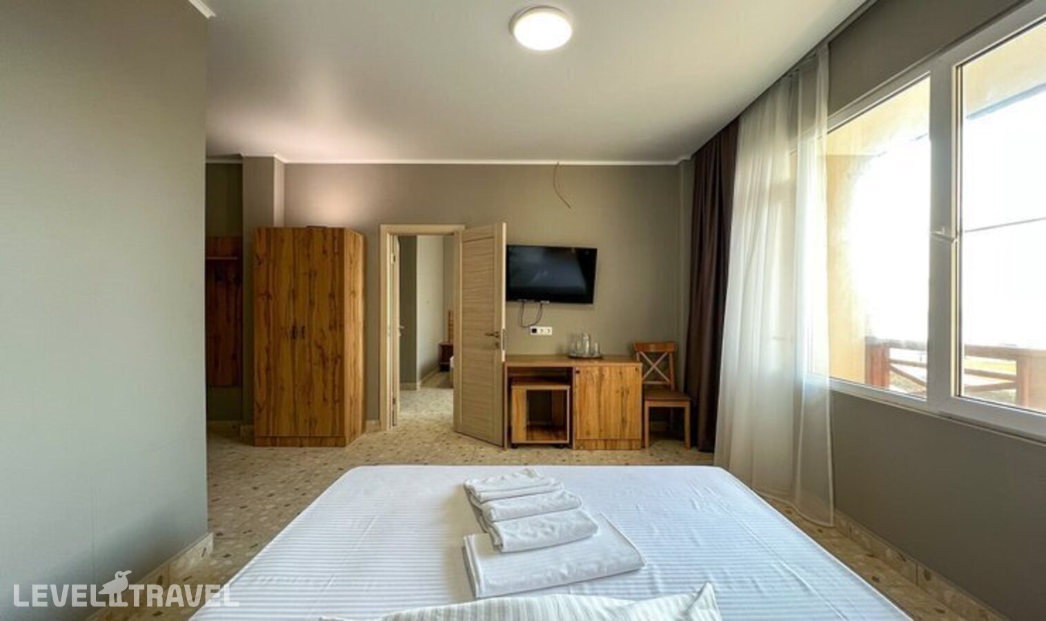 фотографии номера Смежный номер с балконом с видом на горы (корпус 3) отеля Napra Spa Hotel в Абхазия(Амзара) - фото №1