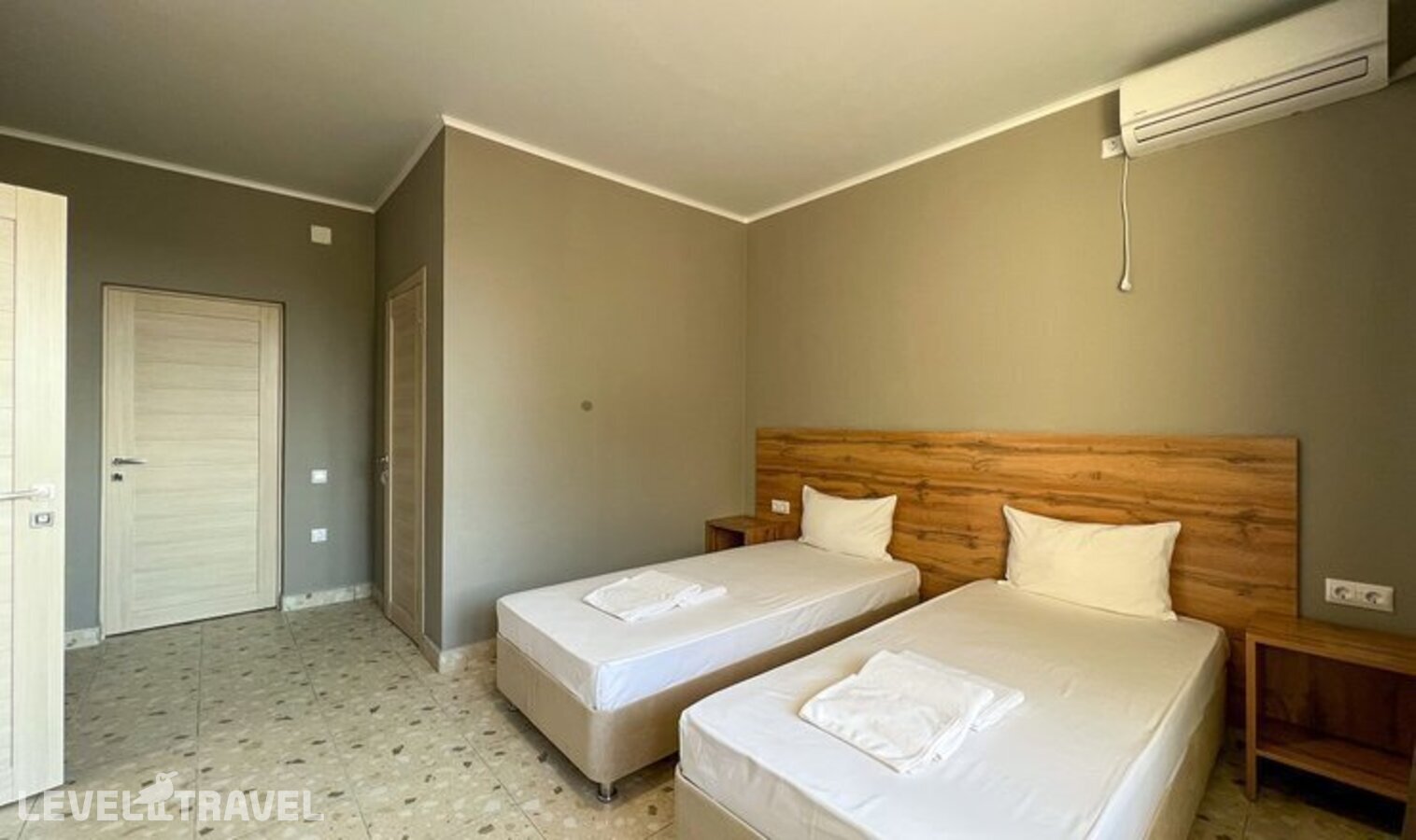 фотографии номера Смежный номер с балконом с видом на горы (корпус 3) отеля Napra Spa Hotel в Абхазия(Амзара) - фото №4