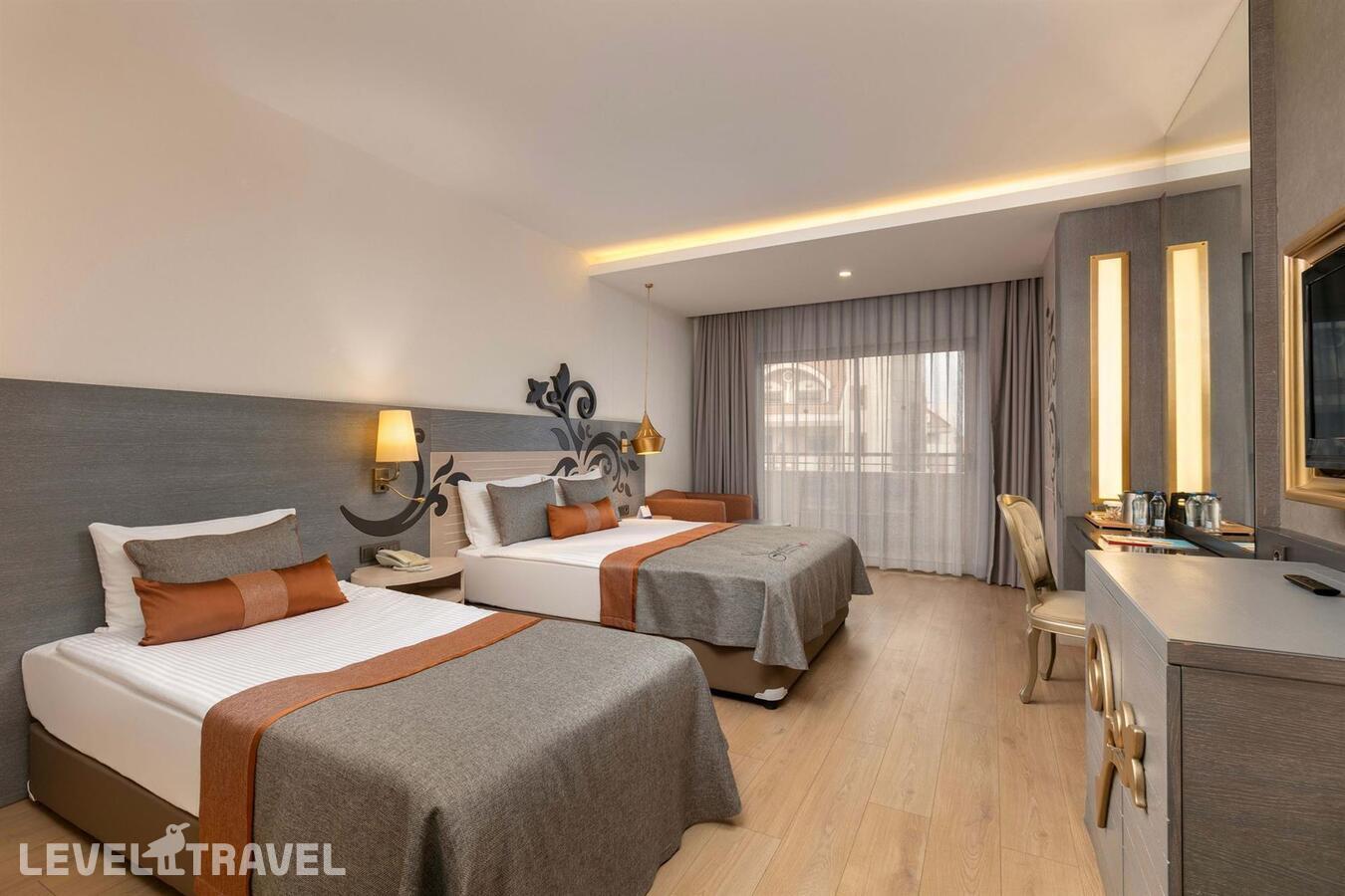 фотографии номера Стандартный с боковым видом на море отеля Kirman Belazur Resort & Spa в Турция(Богазкент) - фото №1