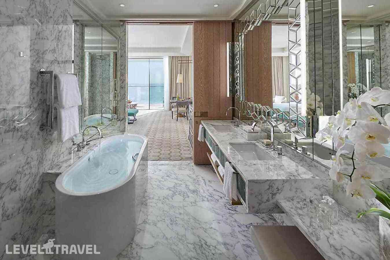 фотографии номера Клубный делюкс с видом на море отеля Mandarin Oriental Jumeira Dubai в ОАЭ(Дубай Джумейра) - фото №2