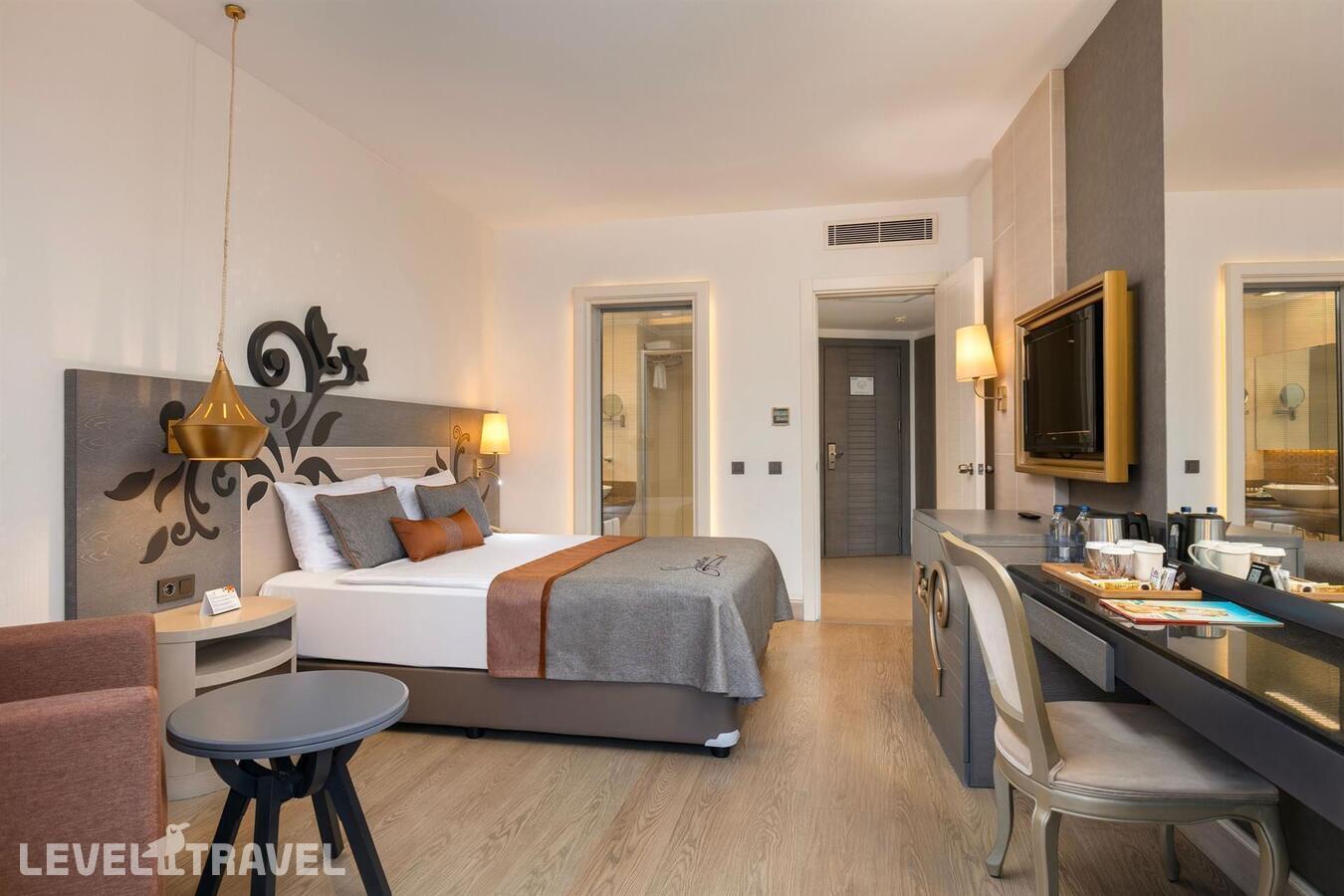 фотографии номера Семейный номер отеля Kirman Belazur Resort & Spa в Турция(Богазкент) - фото №3