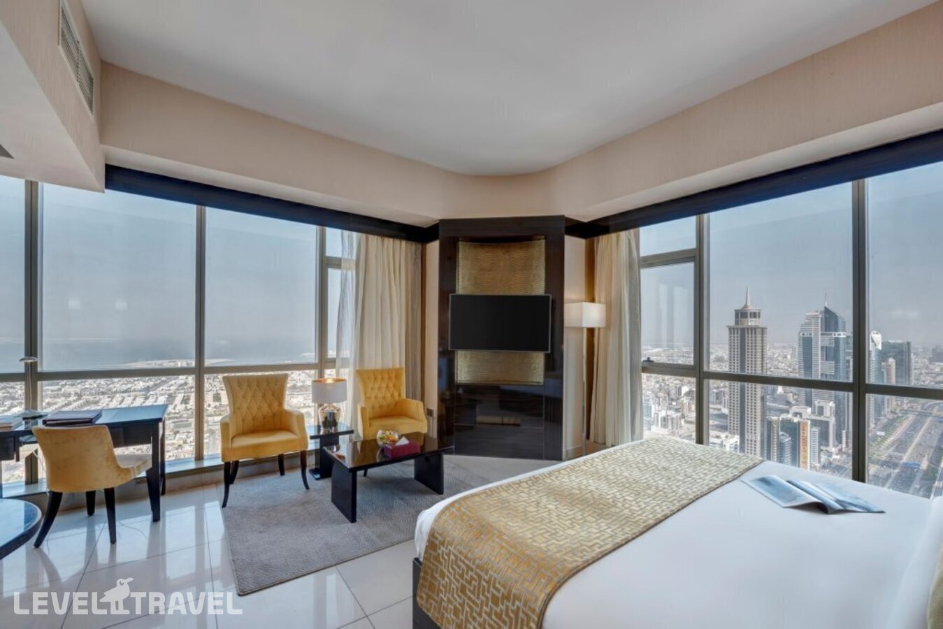 фотографии номера Улучшенный с видом на Seikh Zayed отеля Gevora Hotel в ОАЭ(Дубай Джумейра) - фото №4