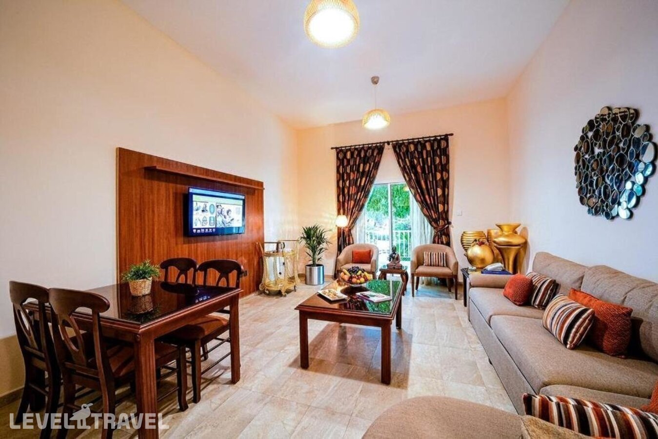 Люкс королевский с видом на сад (две кровати) — фото 10