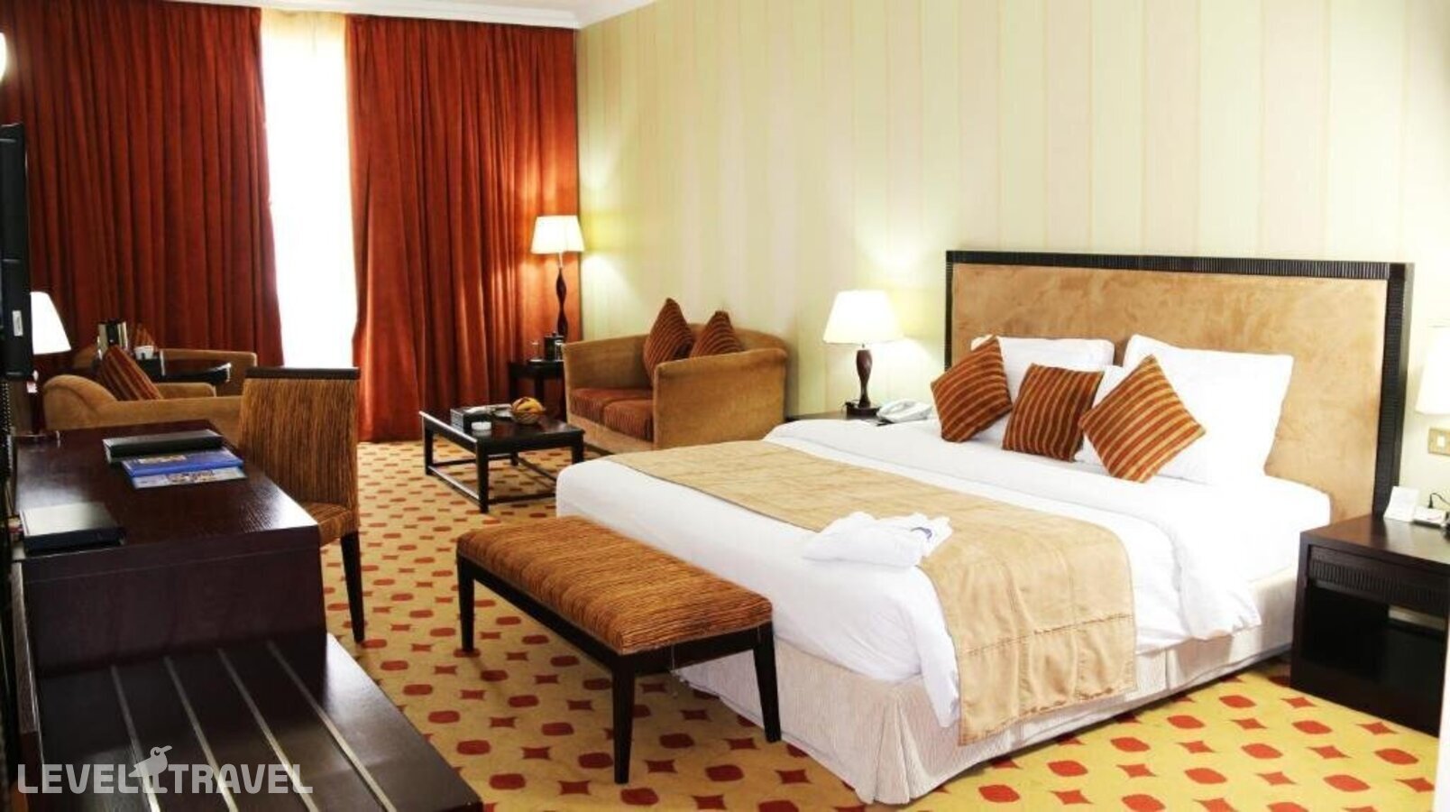 фотографии номера Полулюкс с видом на город отеля Grand Continental Flamingo Hotel в ОАЭ(Абу-Даби) - фото №3