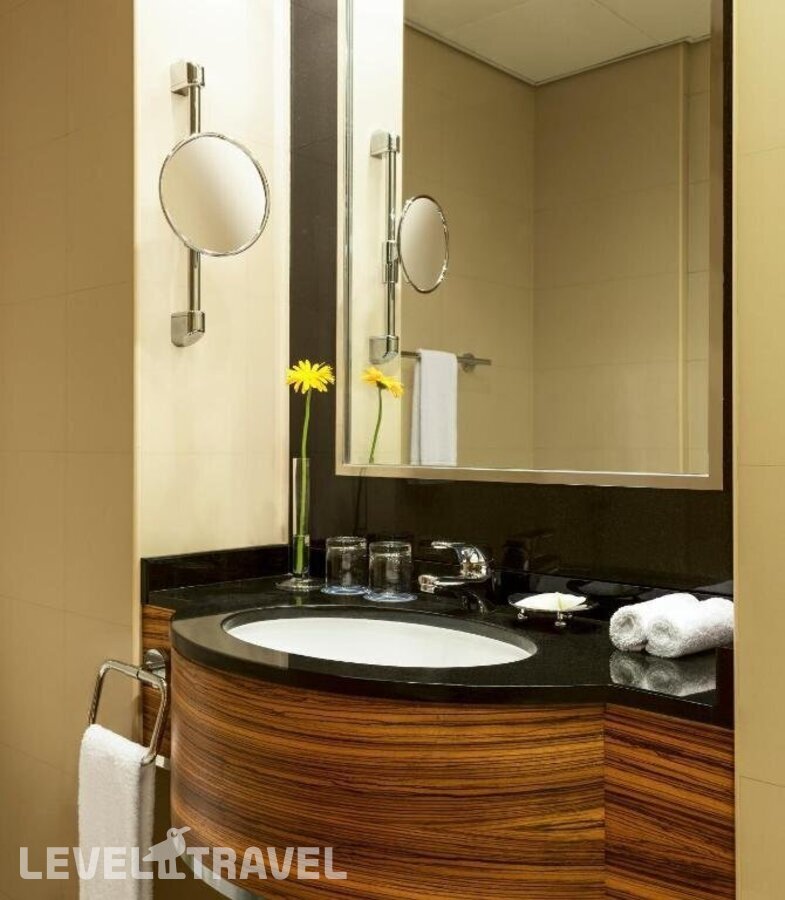 фотографии номера Классический (две односпальные кровати) отеля Four Points By Sheraton Downtown в ОАЭ(Бар Дубай) - фото №8