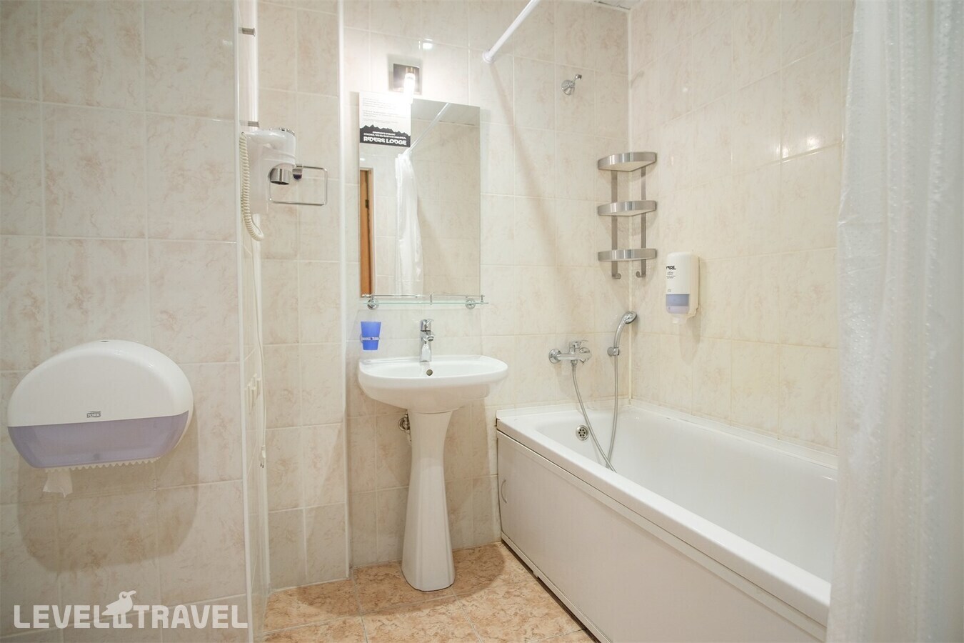 фотографии номера Стандартный с балконом (две односпальные кровати) отеля Riders Lodge Hotel в Россия(Роза Хутор) - фото №5