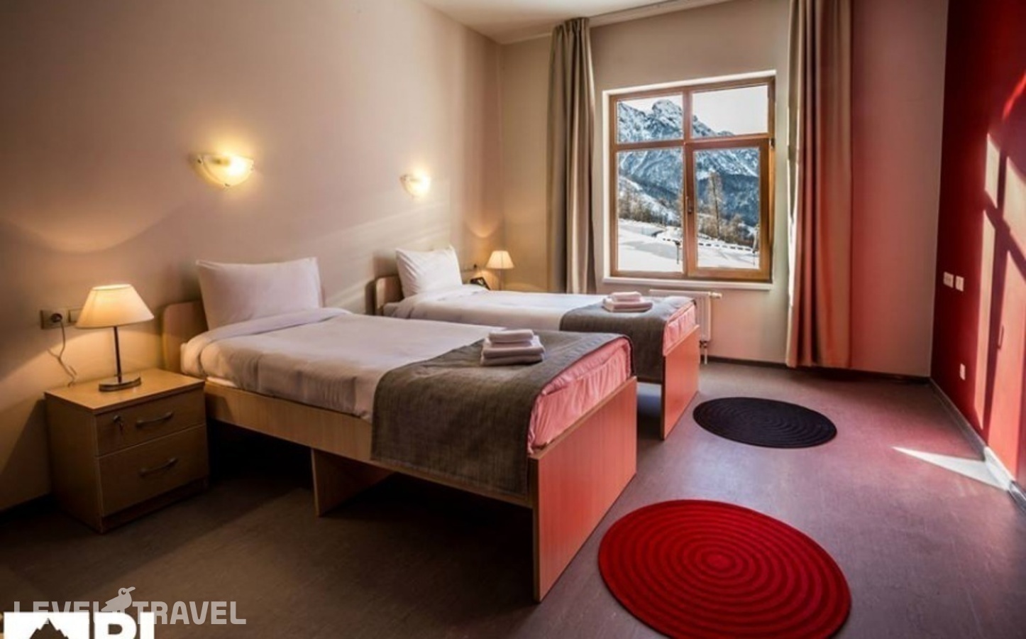 фотографии номера Стандартный с балконом (две односпальные кровати) отеля Riders Lodge Hotel в Россия(Роза Хутор) - фото №7