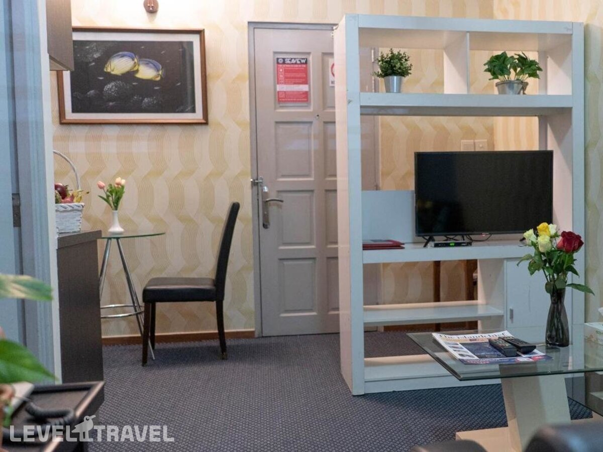 фотографии номера Люкс роскошный отеля Umet Seaview Hotel With Free Roundtrip Airport Pick Up And Drop Off в Мальдивы(Мале) - фото №5