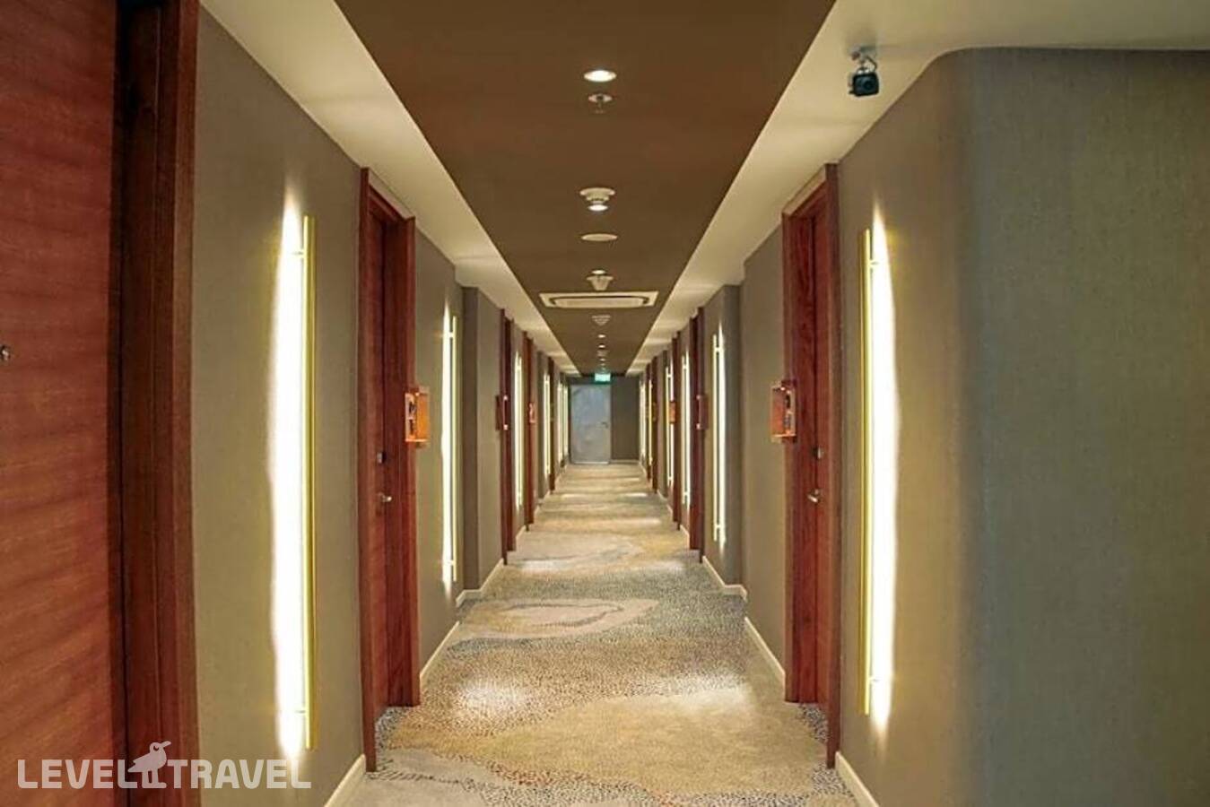 фотографии номера Клубный номер отеля Js Luwansa Hotel And Convention Center в Индонезия(Джакарта) - фото №2