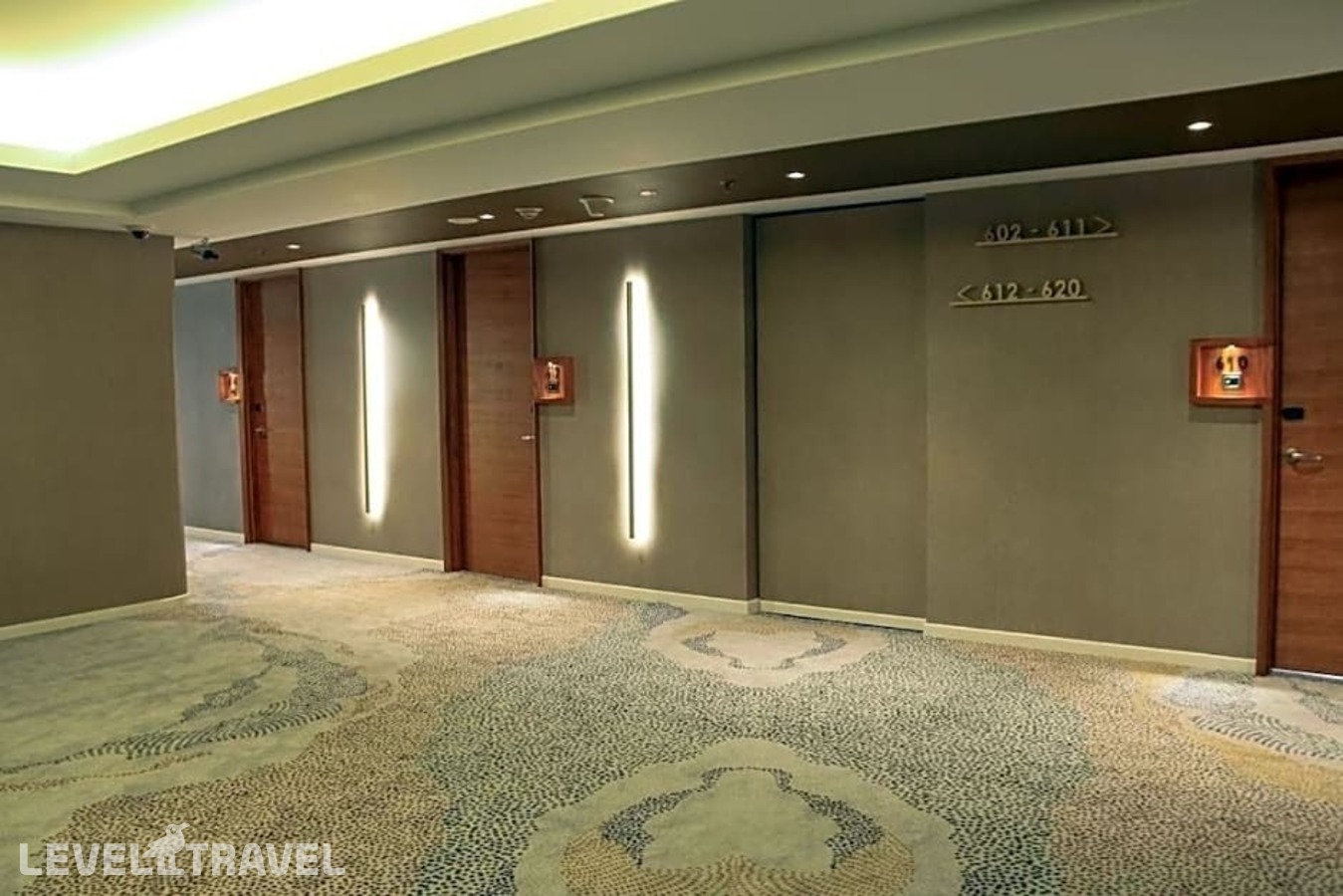 фотографии номера Клубный номер отеля Js Luwansa Hotel And Convention Center в Индонезия(Джакарта) - фото №1
