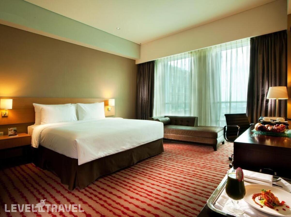 фотографии номера Делюкс отеля Js Luwansa Hotel And Convention Center в Индонезия(Джакарта) - фото №5