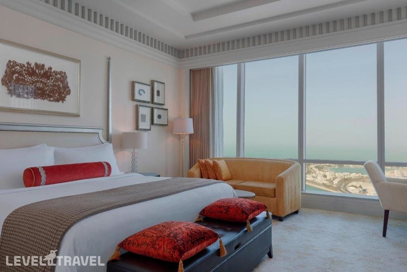 фотографии номера Улучшенный с видом на город отеля The St. Regis Hotel Abu Dhabi в ОАЭ(Абу-Даби) - фото №4