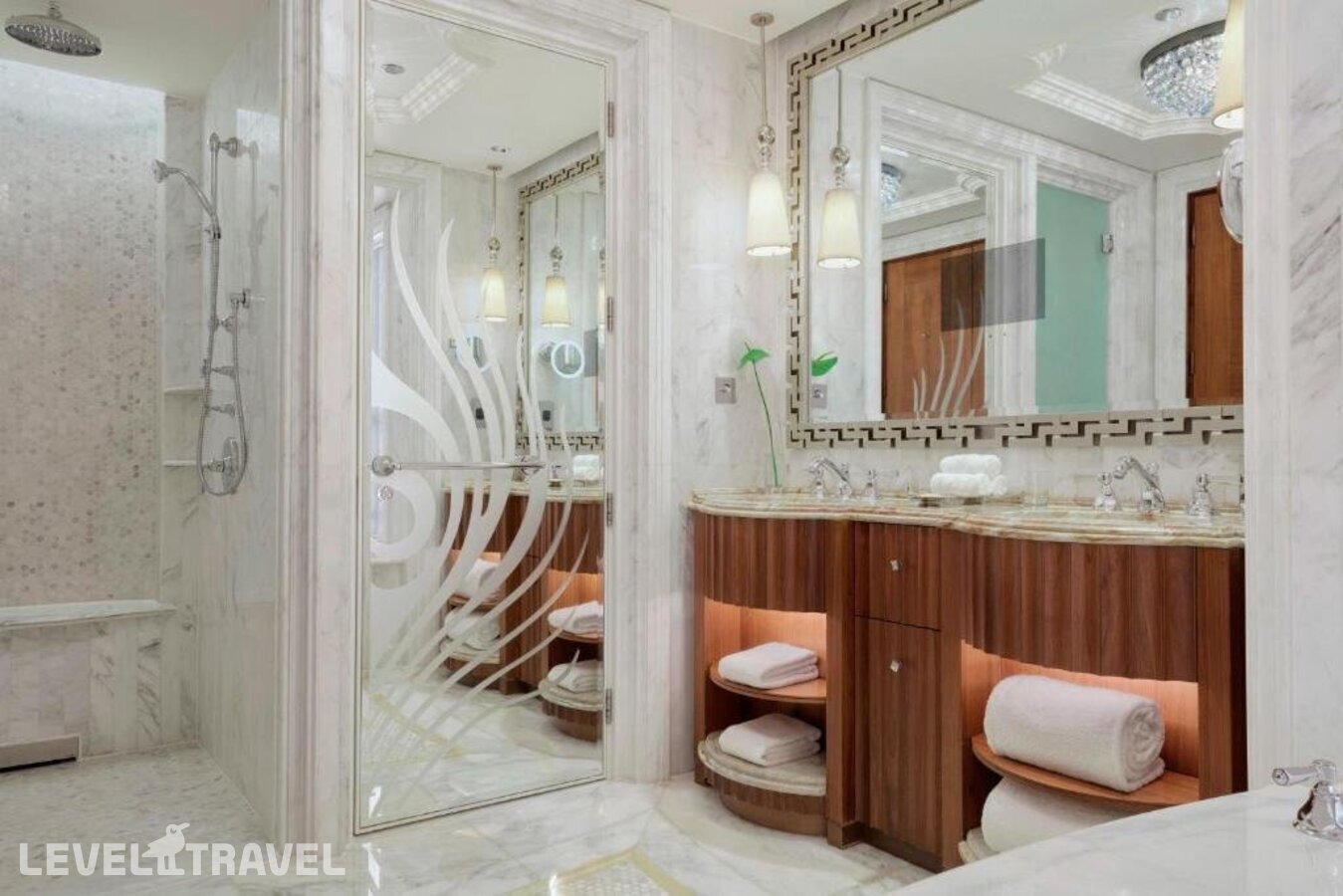 фотографии номера Улучшенный с видом на город отеля The St. Regis Hotel Abu Dhabi в ОАЭ(Абу-Даби) - фото №3
