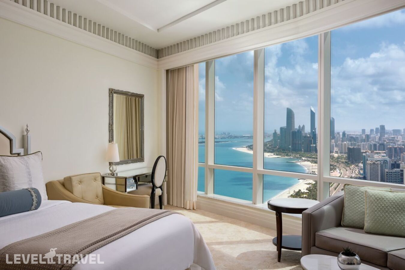 фотографии номера Семейный люкс Astor отеля The St. Regis Hotel Abu Dhabi в ОАЭ(Абу-Даби) - фото №1