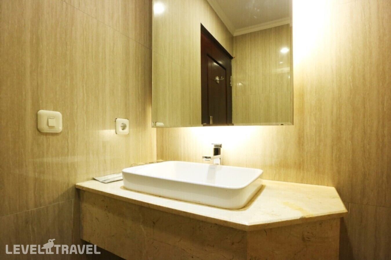 фотографии номера Делюкс (две односпальные кровати) отеля Coin's Hotel Jakarta в Индонезия(Джакарта) - фото №1