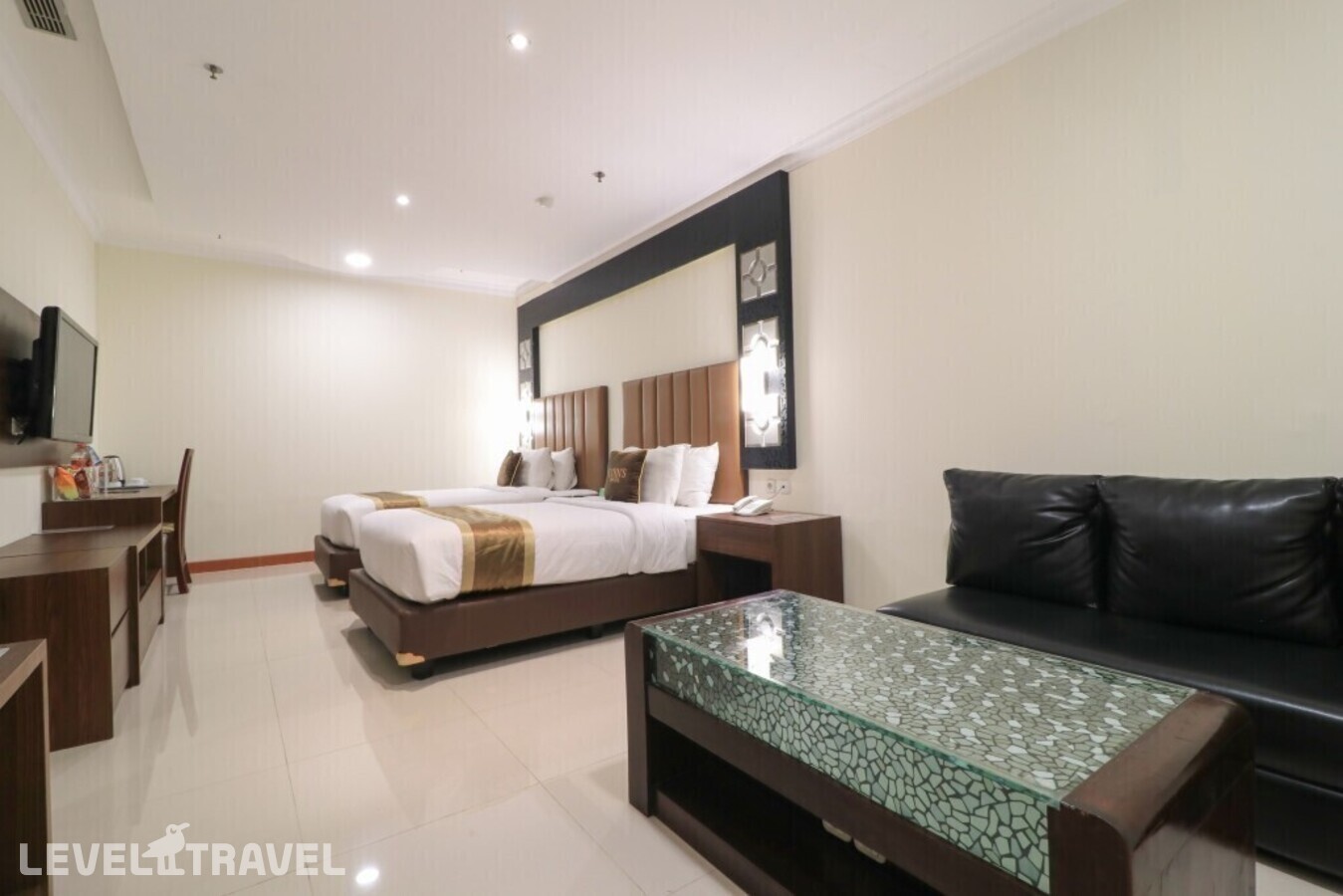 фотографии номера Люкс роскошный отеля Coin's Hotel Jakarta в Индонезия(Джакарта) - фото №6