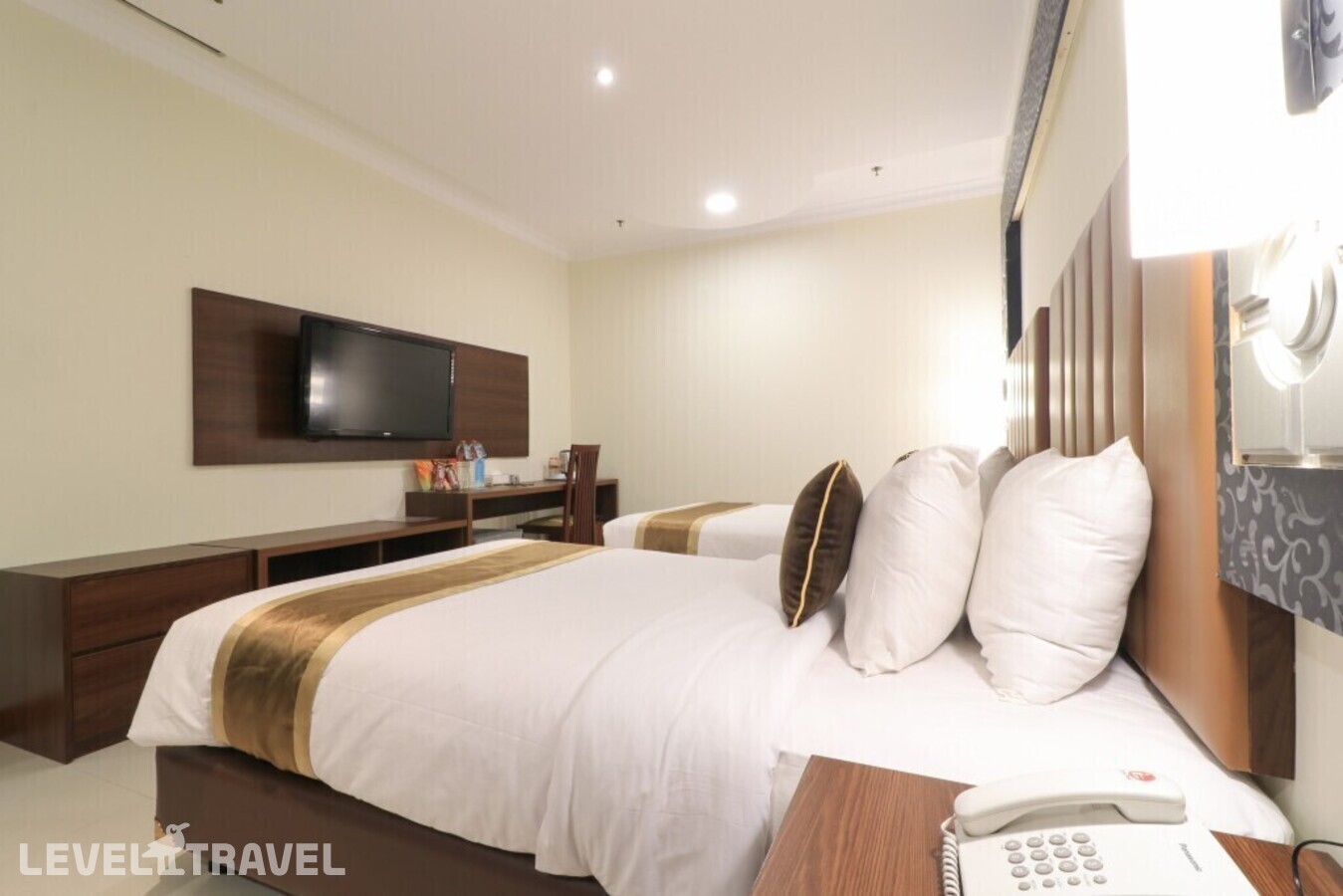 фотографии номера Люкс роскошный отеля Coin's Hotel Jakarta в Индонезия(Джакарта) - фото №7