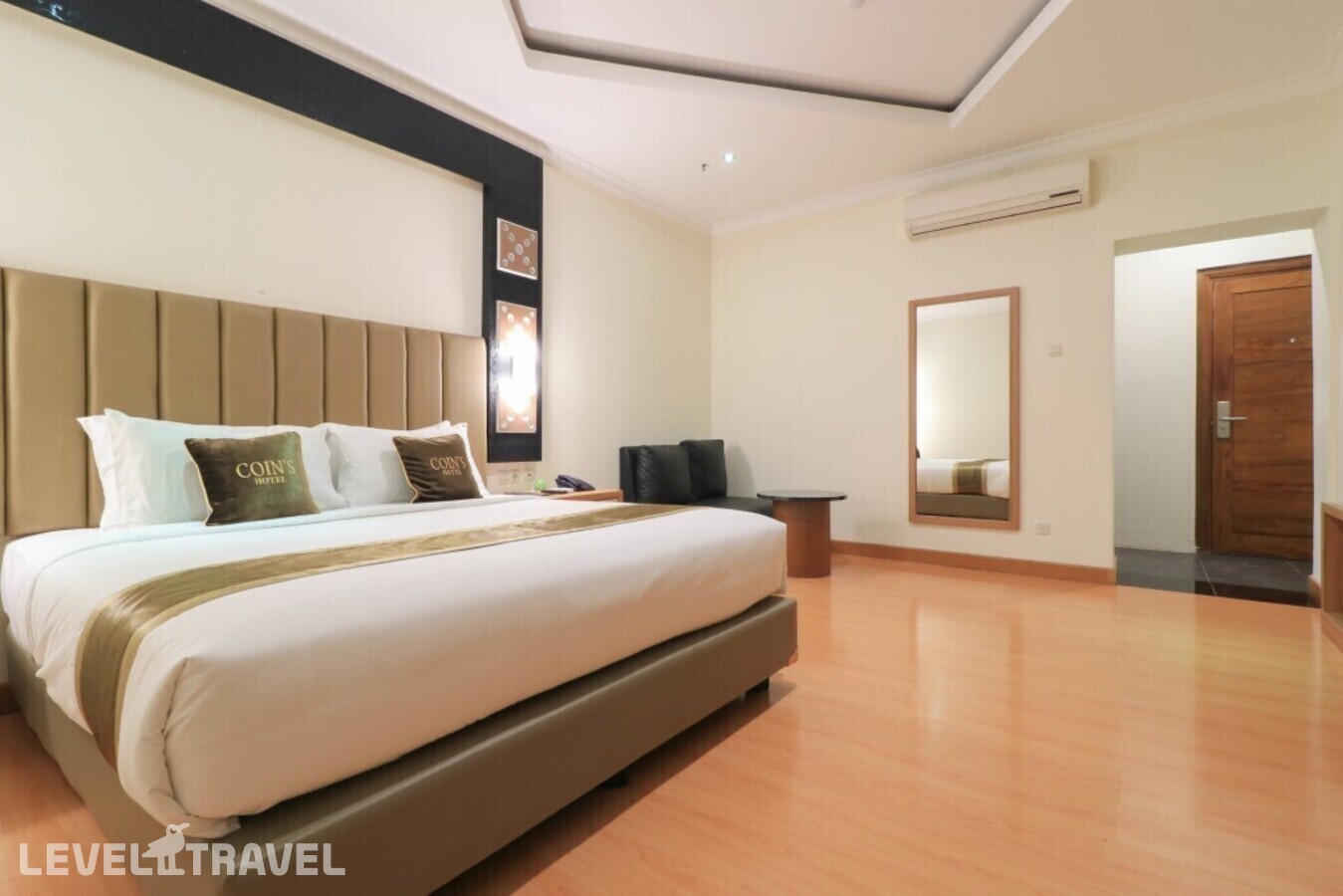 фотографии номера Люкс роскошный отеля Coin's Hotel Jakarta в Индонезия(Джакарта) - фото №1