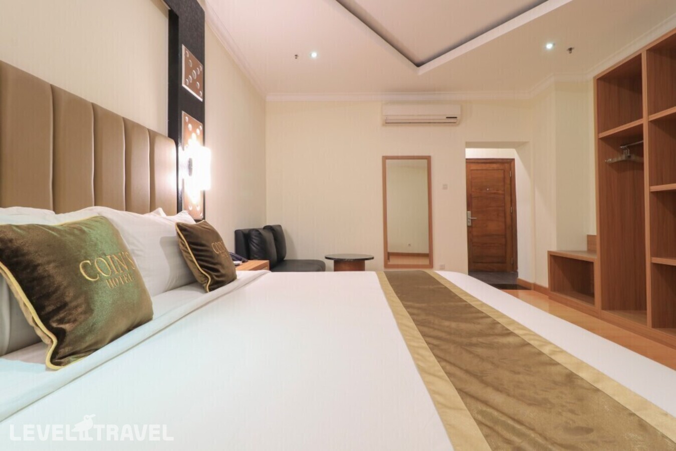 фотографии номера Люкс роскошный отеля Coin's Hotel Jakarta в Индонезия(Джакарта) - фото №3