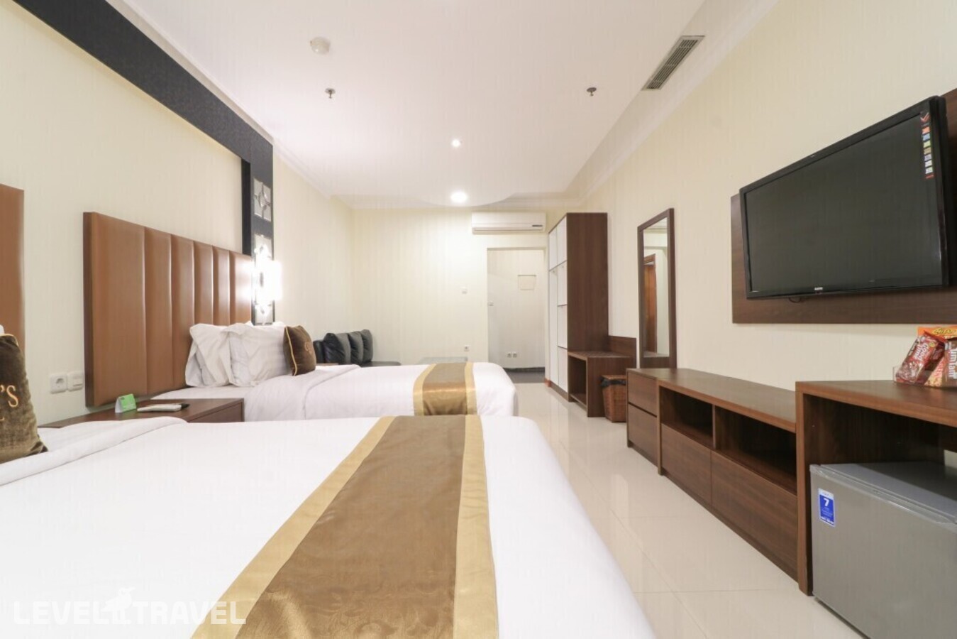 фотографии номера Люкс роскошный отеля Coin's Hotel Jakarta в Индонезия(Джакарта) - фото №8