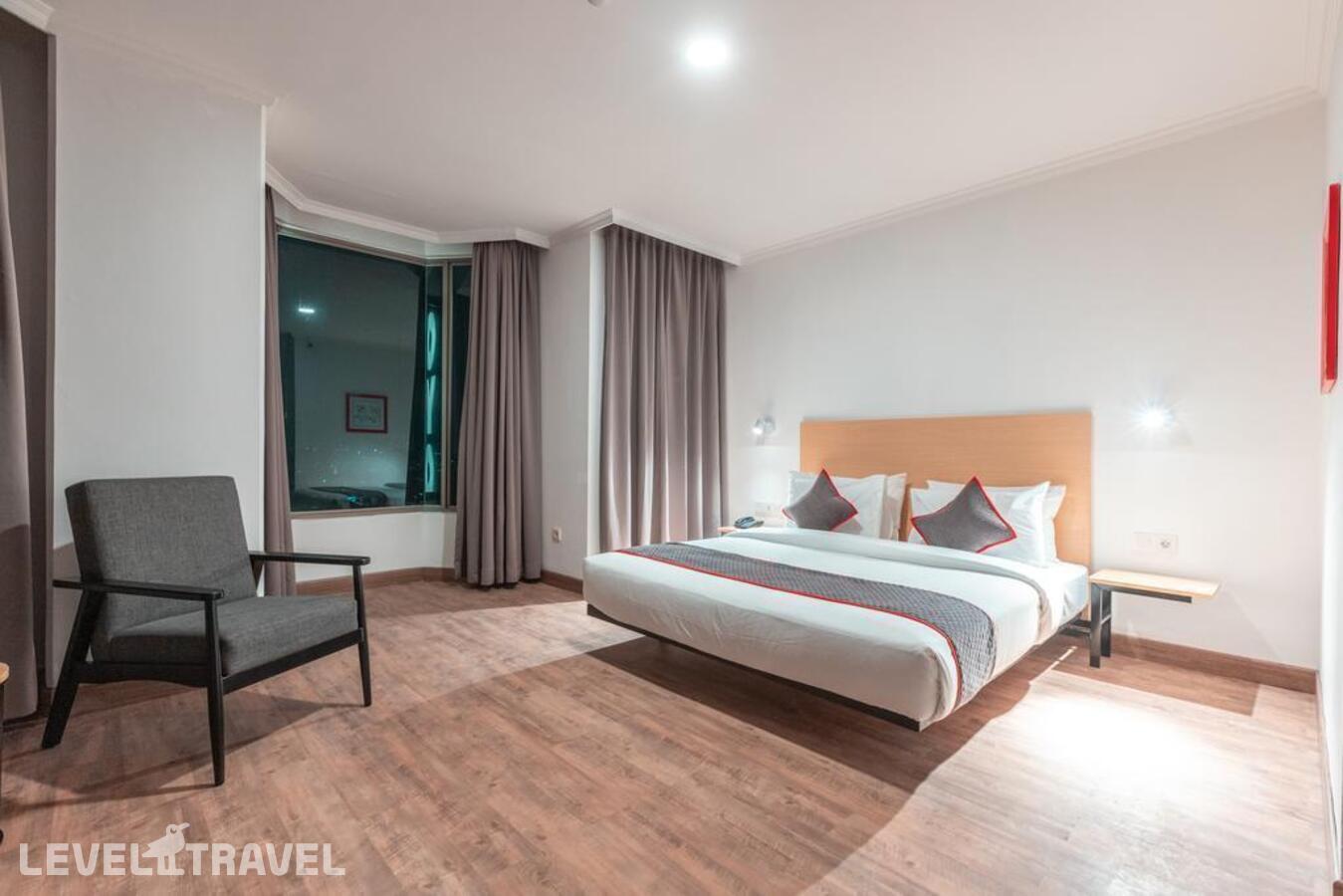 фотографии номера Делюкс отеля Oyo Townhouse 2 Hotel Gunung Sahari в Индонезия(Джакарта) - фото №6