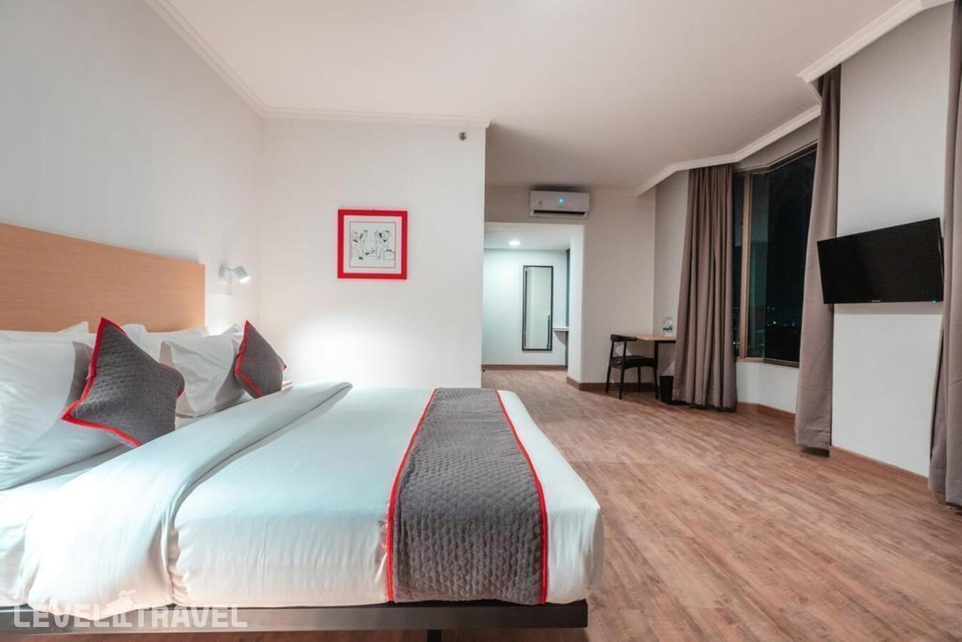 фотографии номера Делюкс отеля Oyo Townhouse 2 Hotel Gunung Sahari в Индонезия(Джакарта) - фото №7