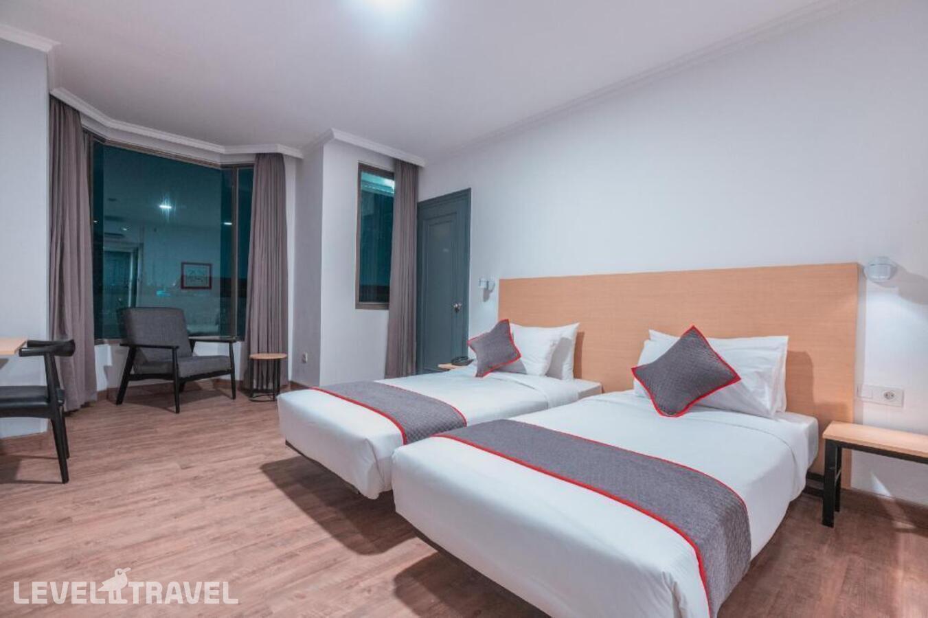 фотографии номера Делюкс (две односпальные кровати) отеля Oyo Townhouse 2 Hotel Gunung Sahari в Индонезия(Джакарта) - фото №1