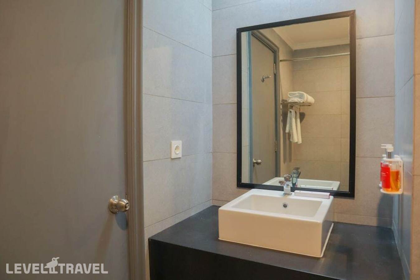 фотографии номера Люкс роскошный отеля Oyo Townhouse 2 Hotel Gunung Sahari в Индонезия(Джакарта) - фото №12