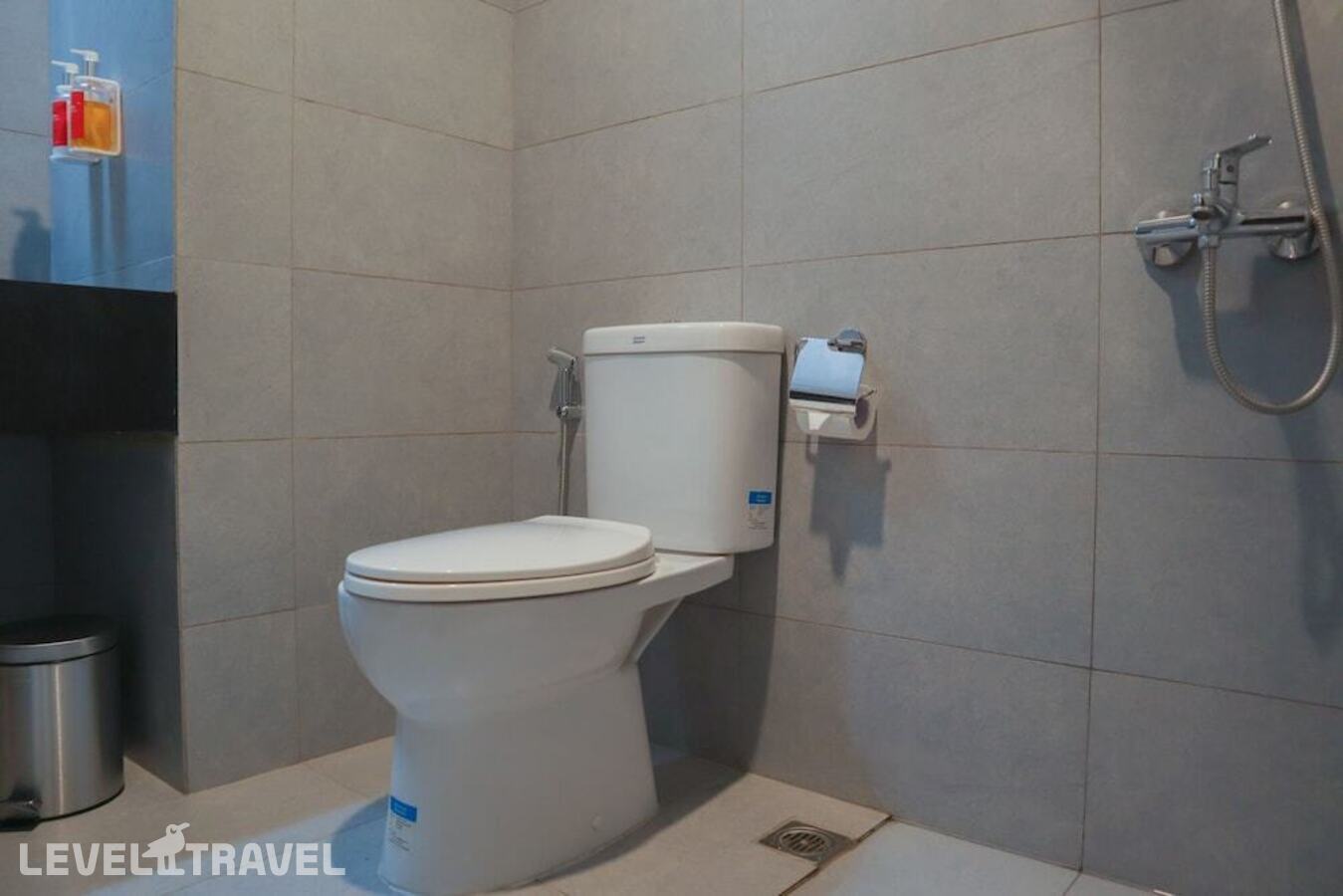 фотографии номера Люкс роскошный отеля Oyo Townhouse 2 Hotel Gunung Sahari в Индонезия(Джакарта) - фото №11