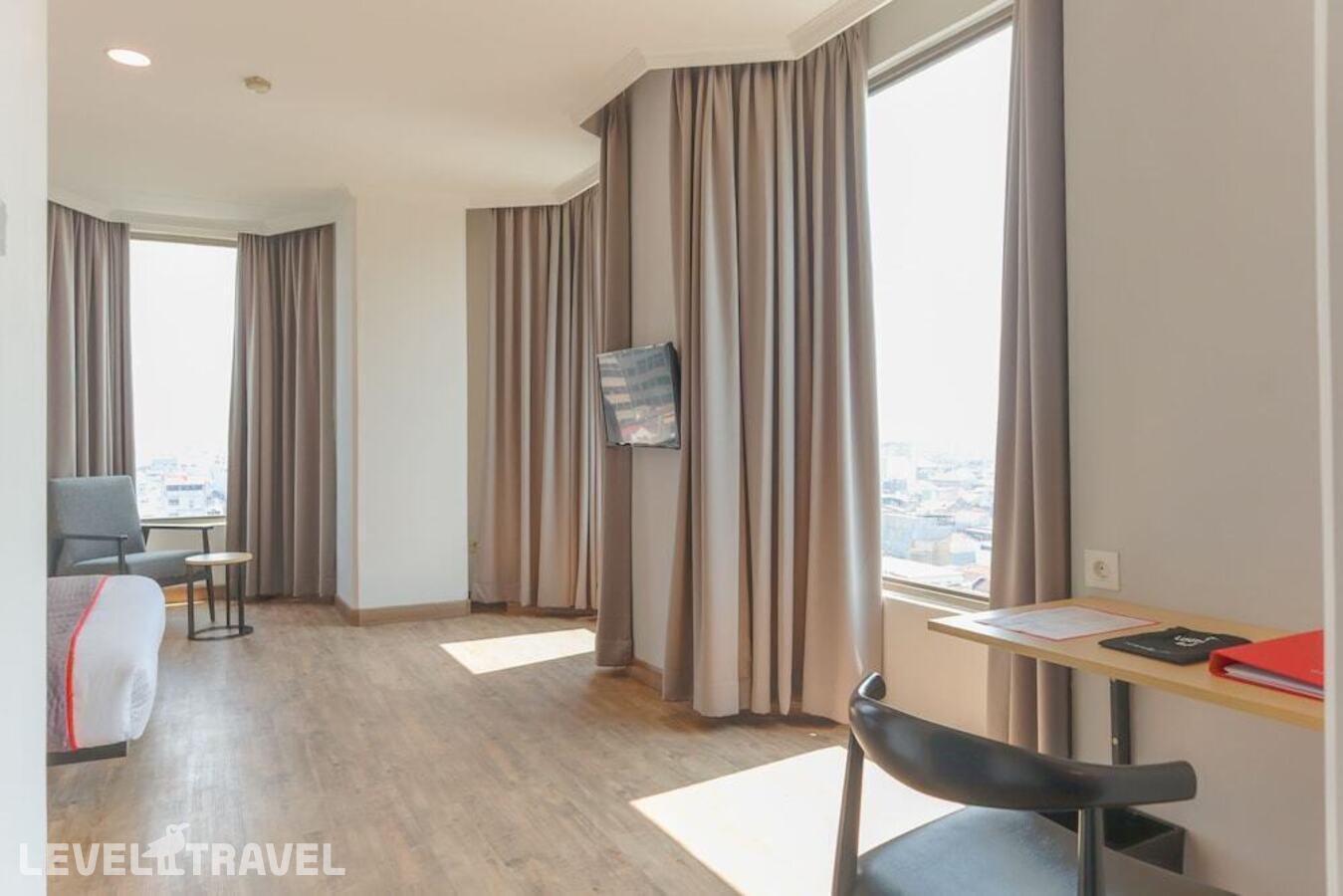 фотографии номера Люкс роскошный отеля Oyo Townhouse 2 Hotel Gunung Sahari в Индонезия(Джакарта) - фото №7