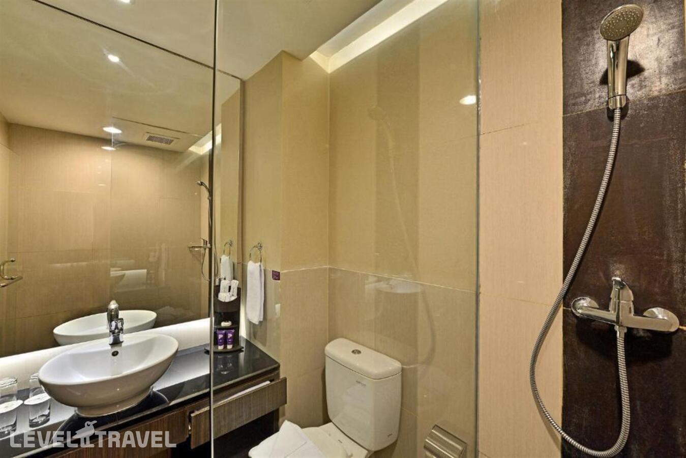 фотографии номера Делюкс (две односпальные кровати) отеля Grand Tjokro Jakarta - Chse Certified в Индонезия(Джакарта) - фото №2
