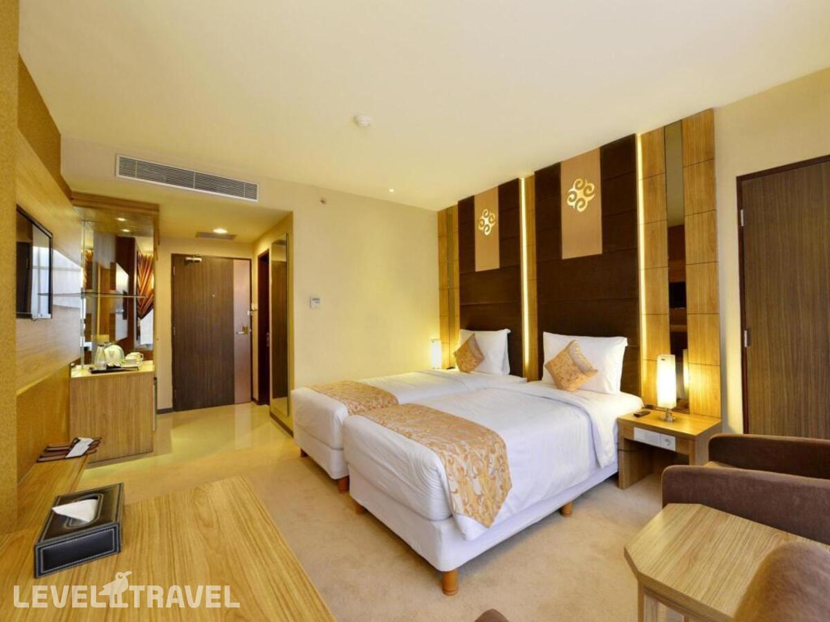 фотографии номера Делюкс (две односпальные кровати) отеля Grand Tjokro Jakarta - Chse Certified в Индонезия(Джакарта) - фото №1