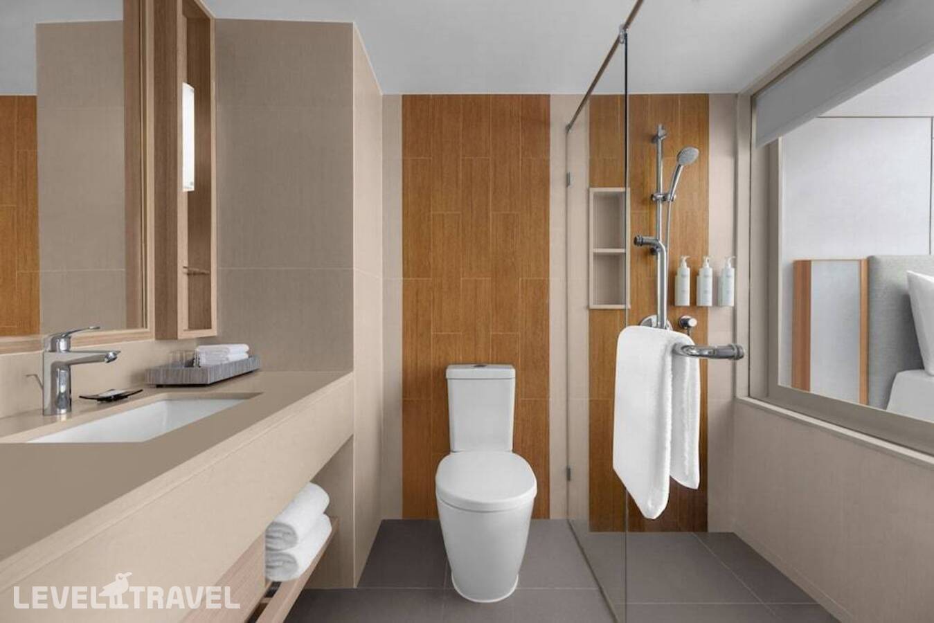 фотографии номера Номер Премьер с видом на бассейн отеля Courtyard By Marriott Phuket Patong Beach (Ex. Patong Merlin) в Таиланд(Патонг Бич) - фото №2