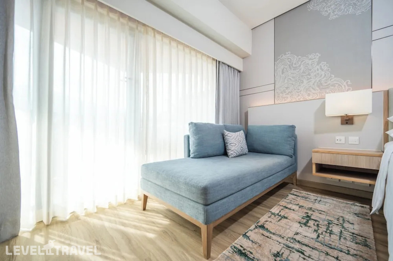 фотографии номера Номер Премьер с видом на бассейн отеля Courtyard By Marriott Phuket Patong Beach (Ex. Patong Merlin) в Таиланд(Патонг Бич) - фото №3