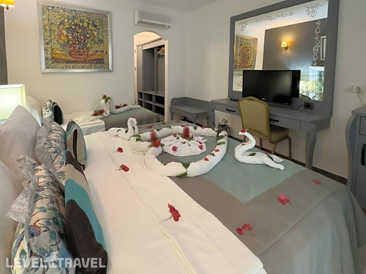 фотографии номера Семейный (двухъярусная кровать) отеля Tiana Beach Hotel в Турция(Кадикале) - фото №9