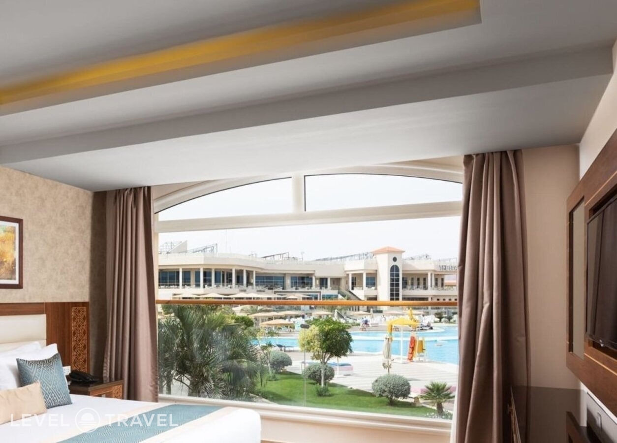 Делюкс с видом на бассейн (две односпальные кровати) — фото 1
