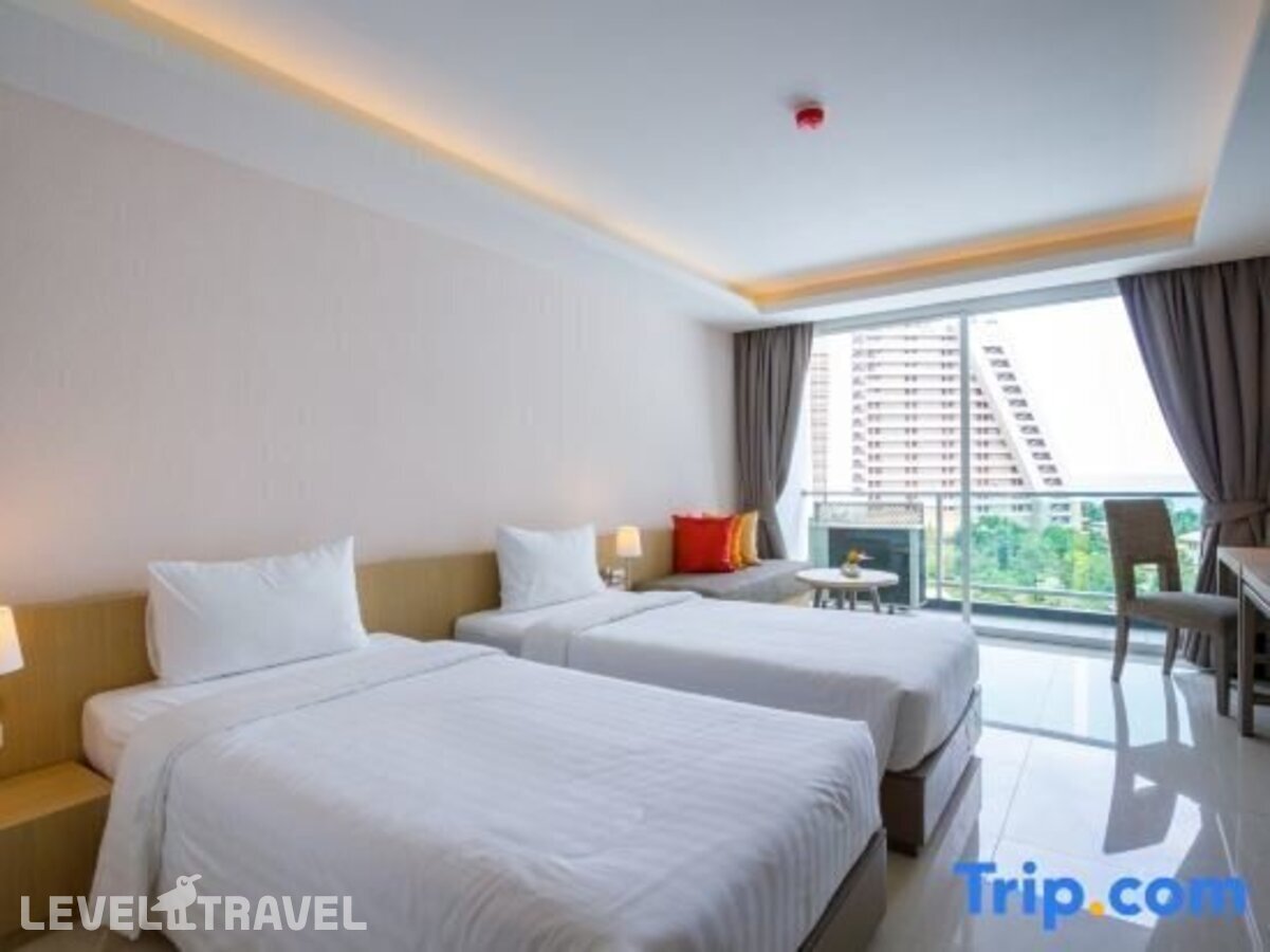 фотографии номера Делюкс с видом на город (две односпальные кровати) отеля Prima Hotel Pattaya (Ex. Prima Villa Hotel) в Таиланд(Вонгамат) - фото №3