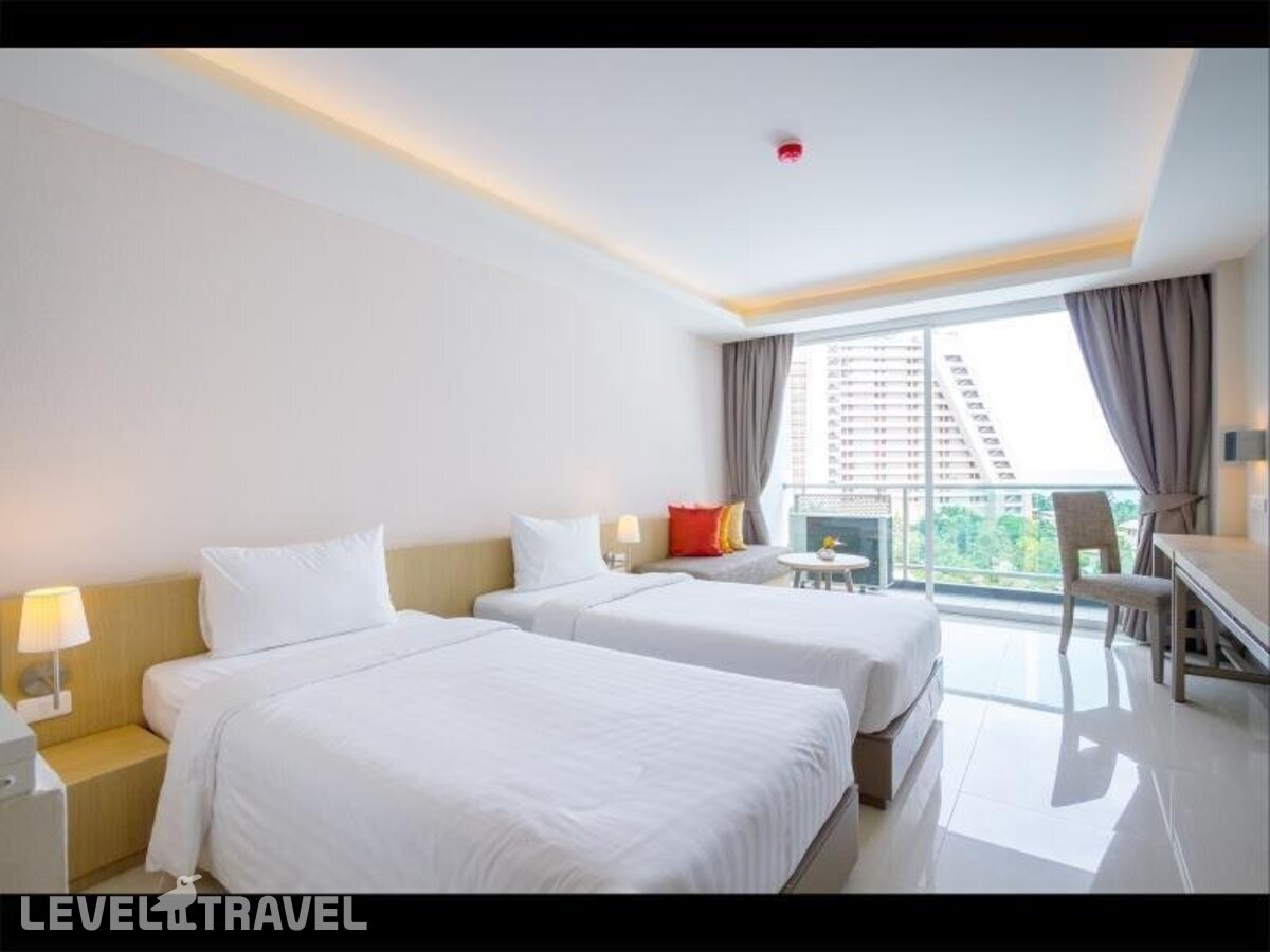 фотографии номера Делюкс с видом на город (две односпальные кровати) отеля Prima Hotel Pattaya (Ex. Prima Villa Hotel) в Таиланд(Вонгамат) - фото №1
