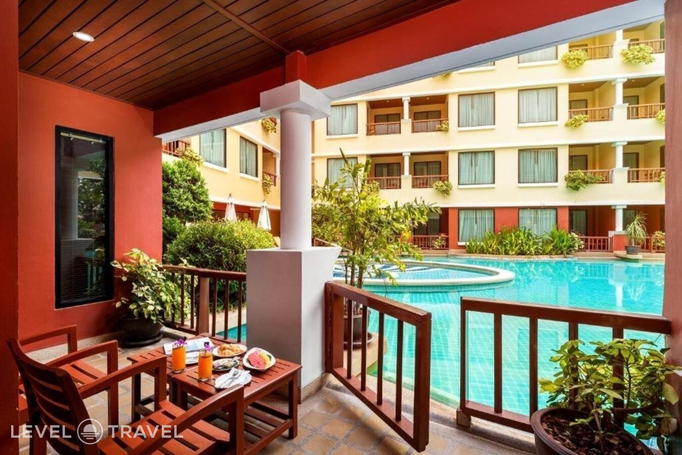 фотографии номера Полулюкс с видом на бассейн отеля Patong Paragon Resort & Spa в Таиланд(Патонг Бич) - фото №3