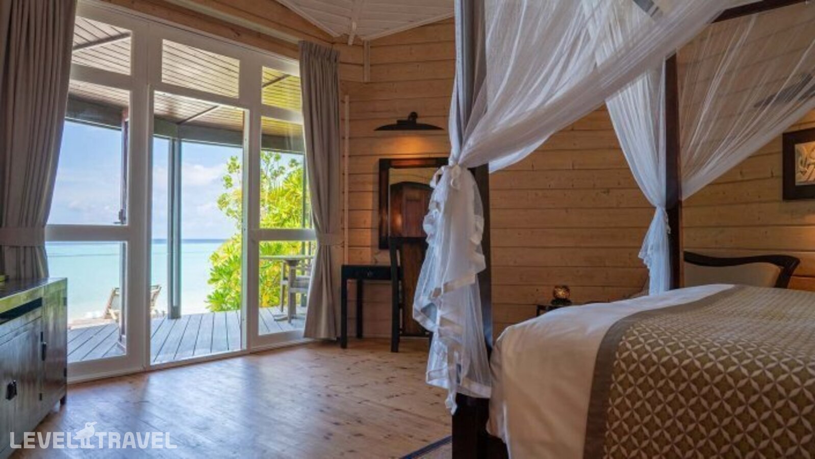 фотографии номера Пляжная вилла отеля Komandoo Island Resort (Adults Only 18+) в Мальдивы(Лавиани Атолл) - фото №1
