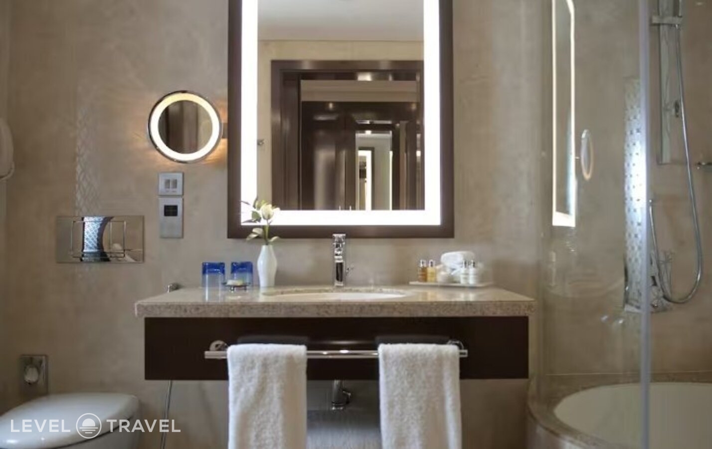фотографии номера Премиум (две односпальные кровати) отеля Crowne Plaza Dubai Deira в ОАЭ(Дейра) - фото №2