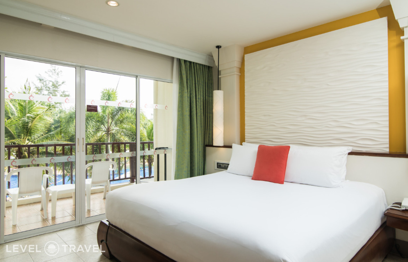 фотографии номера Делюкс премиум отеля Centara Karon Resort Phuket в Таиланд(Карон Бич) - фото №1