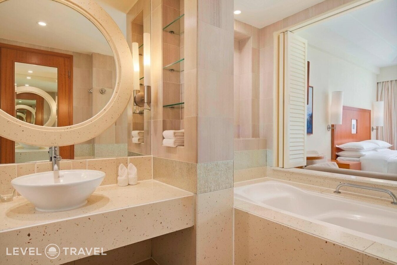 фотографии номера Стандартный с балконом отеля Sheraton Sanya Resort в Китай(Ялонг Бэй) - фото №6