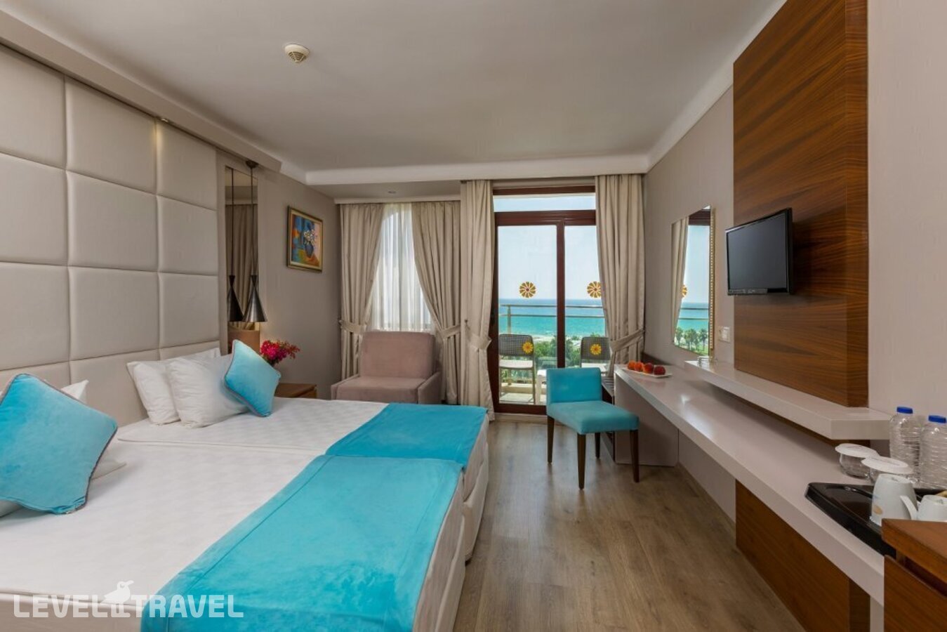 фотографии номера Стандартный с балконом с частичным видом на море отеля Bella Resort Hotels & Spa в Турция(Чолаклы) - фото №1