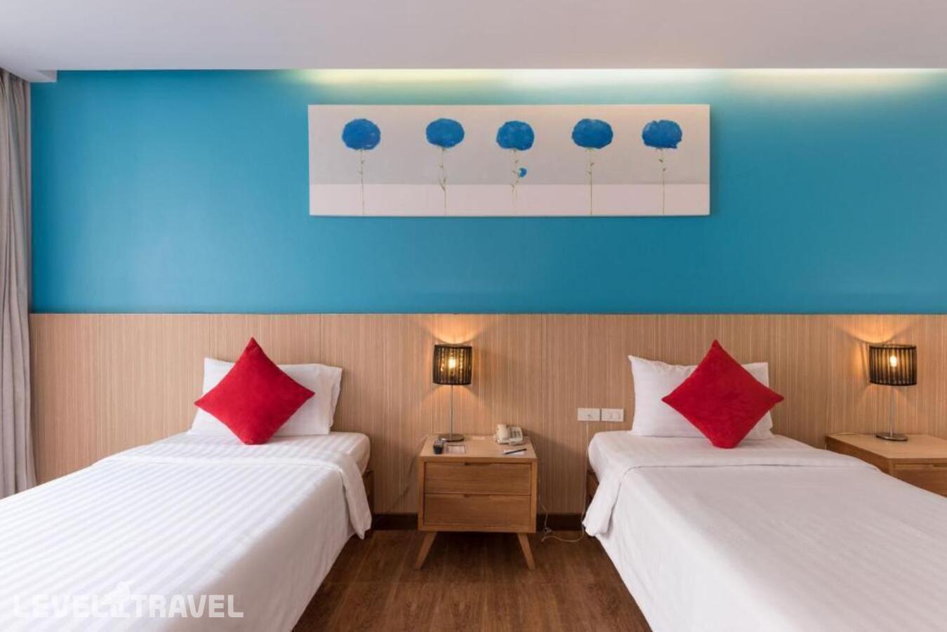фотографии номера Делюкс с видом на город (две односпальные кровати) отеля Hotel J Pattaya в Таиланд(Центральная Паттайя) - фото №6