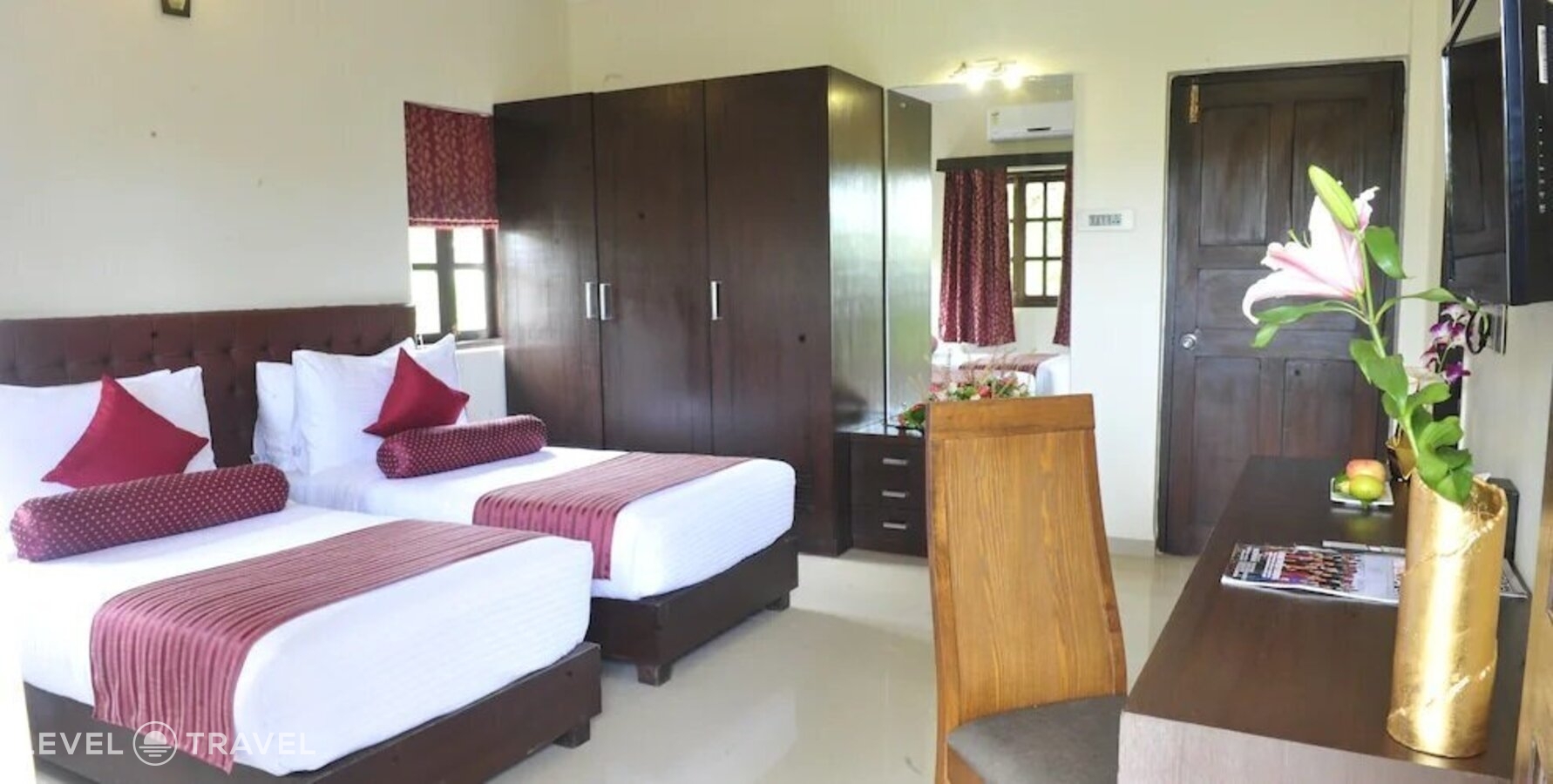 фотографии номера Трехместные апартаменты отеля Golden Tulip Hotel Goa в Индия(Кандолим) - фото №6
